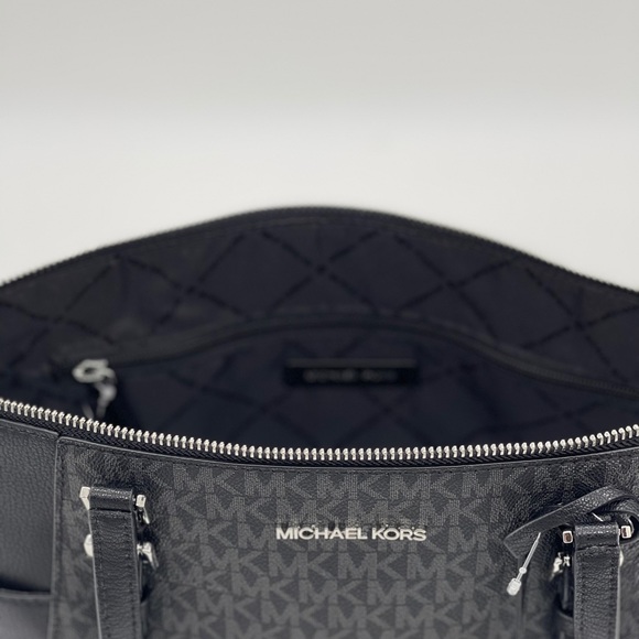Michael Kors Charlotte Bag & Double Zip Wa… - Picture 8 of 11